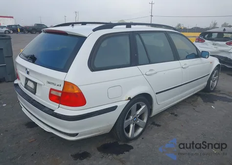 2002 BMW 325Xit z USA, uszkodzony, nr VIN WBAEP33422PF01368